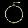 Goudkleurige armband met groene bloem bedeltje
