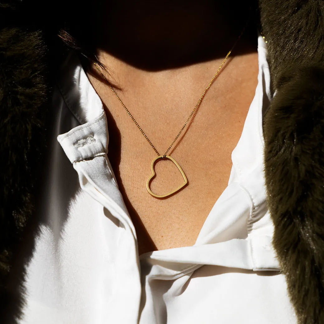 Goudkleurige ketting met een hart
