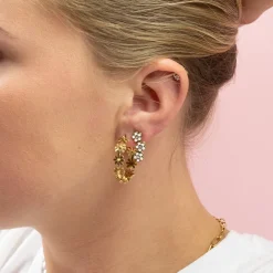 Goudkleurige oorbellen met strassbloemen