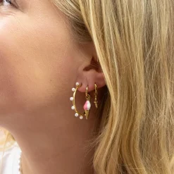 Goudkleurige oorringen met ijsje bedeltje