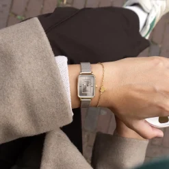 Goudkleurige OOZOO horloge met taupe metalen mesh armband - C20384