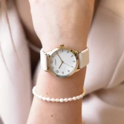 Goudkleurige OOZOO horloge met witte leren band - C11325