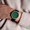 Goudkleurige OOZOO smartwatch met zwarte rubber band - Q00301