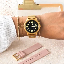 Goudkleurige OOZOO smartwatch met goudkleurige metalen mesh armband - Q00306