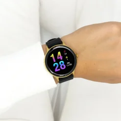 Goudkleurige OOZOO smartwatch met zwarte rubber band - Q00132