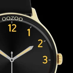 Goudkleurige OOZOO smartwatch met zwarte rubber band - Q00132