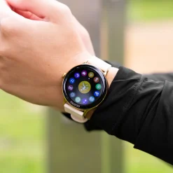 Goudkleurige OOZOO smartwatch met oud roze rubber band - Q00131