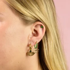 Goudkleurig/groene oorbellen met een groene klaver