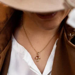 Goudkleurig/rode ketting met een paddenstoel bedeltje