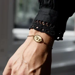 Goudkleurig/zwarte armband met een haas