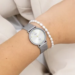 Licht grijze OOZOO horloge met metalen mesh armband - C20381