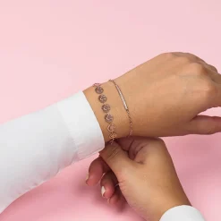 Rosé goudkleurige armband met strass steentjes