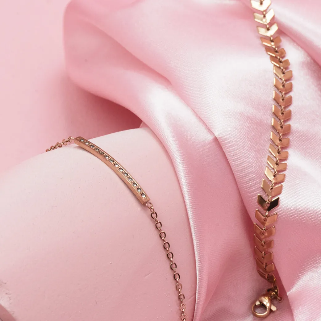 Rosé goudkleurige armband met strass steentjes