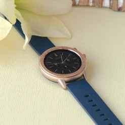 Rosé goudkleurige OOZOO smartwatch met donker blauwe rubber band - Q00326