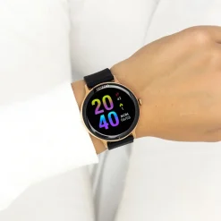 Rosé goudkleurige OOZOO smartwatch met zwarte rubber band - Q00133