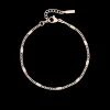 Rosé kleurige armband met klassiek detail