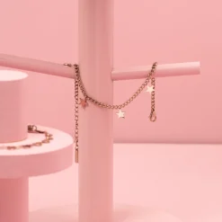 Rosé kleurige armband met sterretjes