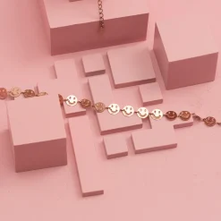 Rosé kleurige armband met smileys