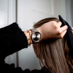 Taupe OOZOO horloge met metalen mesh armband - C20337