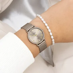 Taupe OOZOO horloge met metalen mesh armband - C20382