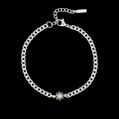 Zilverkleurige armband met blauwe bloem bedeltje