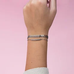 Zilverkleurige armband met strass steentjes