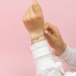 Zilverkleurige armband met appels
