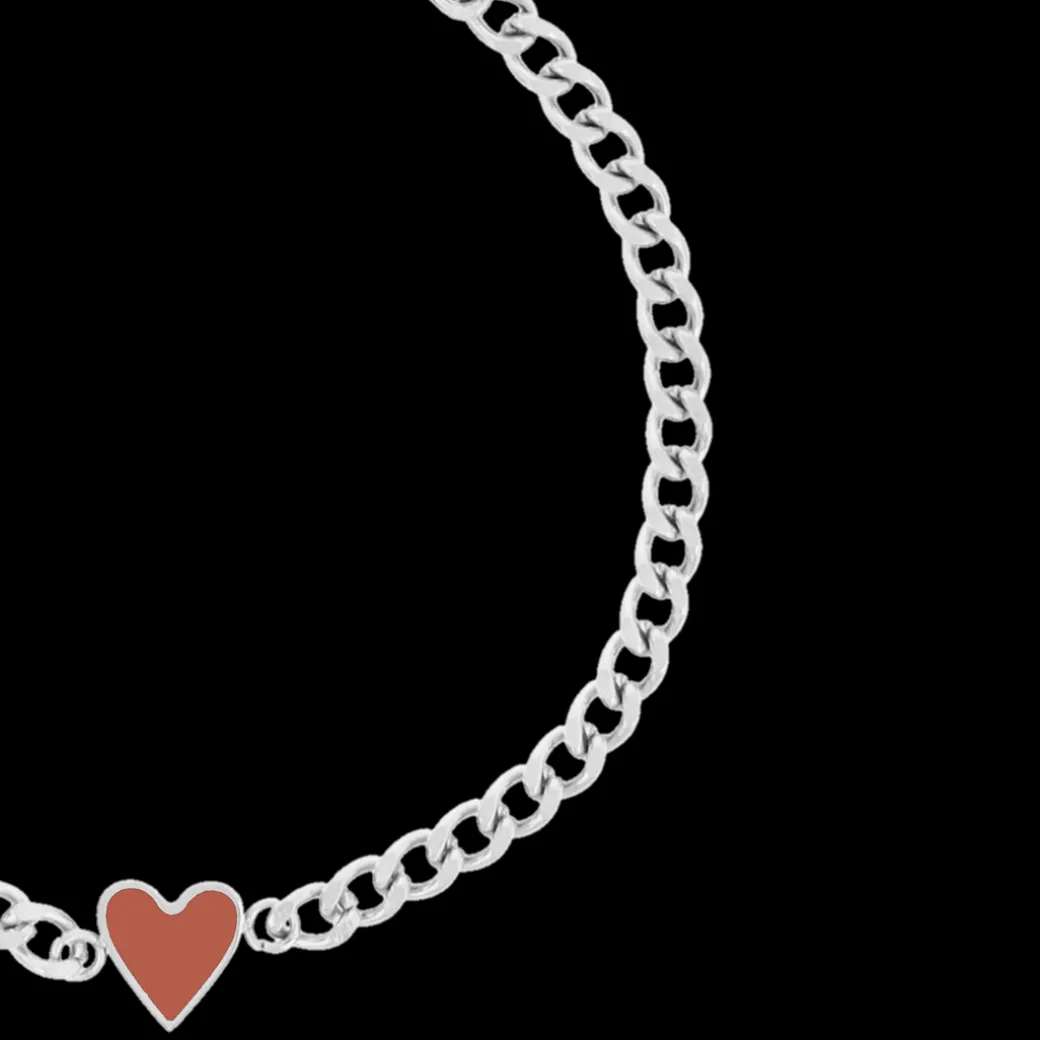 Zilverkleurige armband met rood hart bedeltje