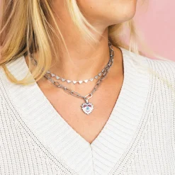 Zilverkleurige ketting met hartjes