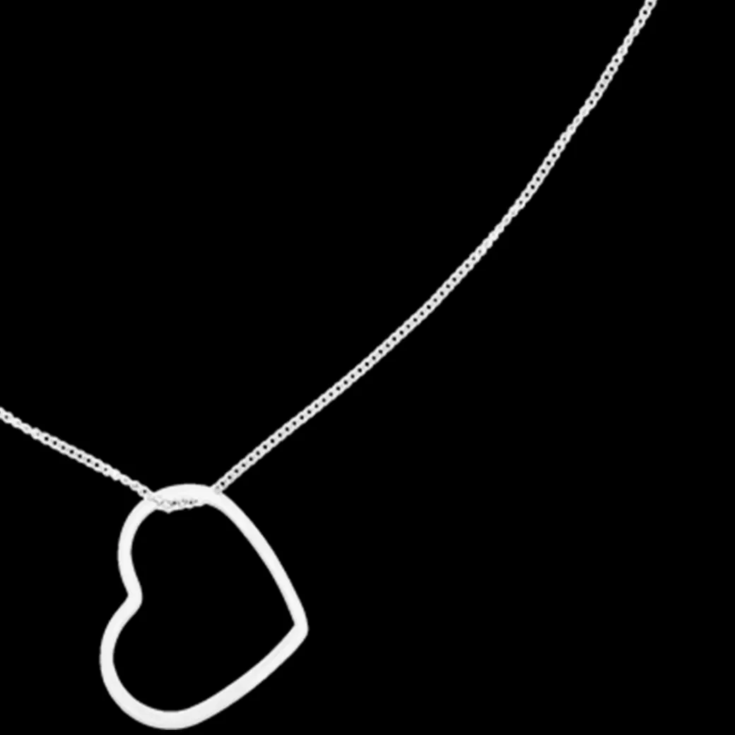 Zilverkleurige ketting met een hart