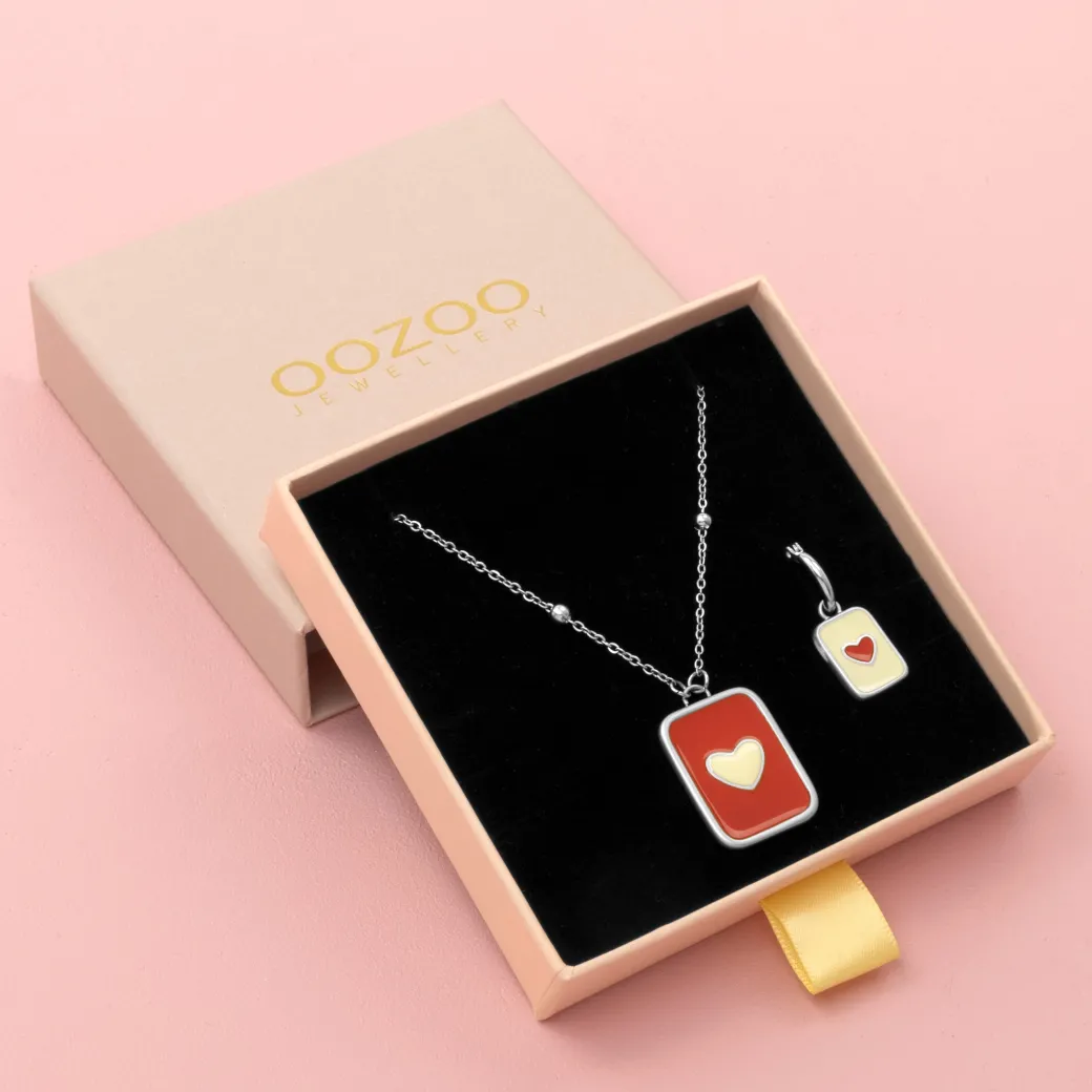 Zilverkleurige oorbel + ketting set met L-O-V-E & een hart