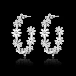 Zilverkleurige oorringen met bloemen