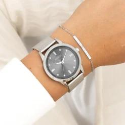 Zilverkleurige OOZOO horloge met metalen mesh armband - C11281