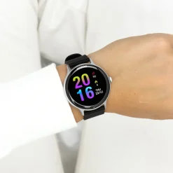 Zilverkleurige OOZOO smartwatch met zwarte rubber band - Q00130