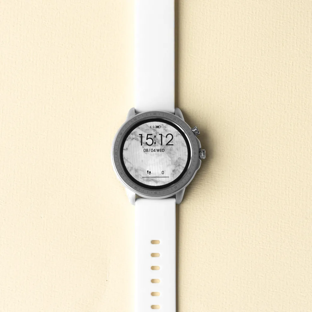 Zilverkleurige OOZOO smartwatch met witte rubber band - Q00310