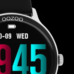 Zilverkleurige OOZOO smartwatch met zwarte rubber band - Q00130