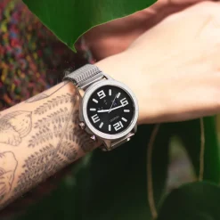 Zilverkleurige OOZOO smartwatch met zilverkleurige metalen mesh armband - Q00305