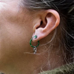Zilverkleurig/groene oorbellen met een groene klaver
