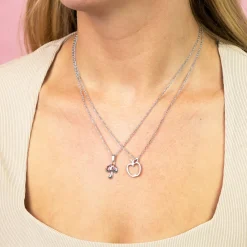 Zilverkleurig/rode ketting met een paddenstoel bedeltje