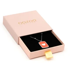 Zilverkleurig/rode ketting met een hart plaatje