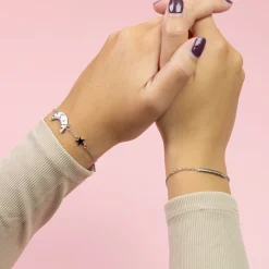 Zilverkleurig/witte armband met een maan bedeltje