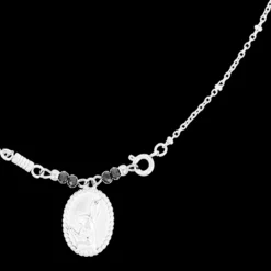 Zilverkleurig/zwarte ketting met een haas