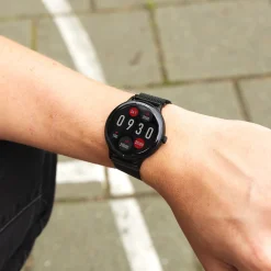 Zwarte OOZOO smartwatch met zwarte metalen mesh armband - Q00139