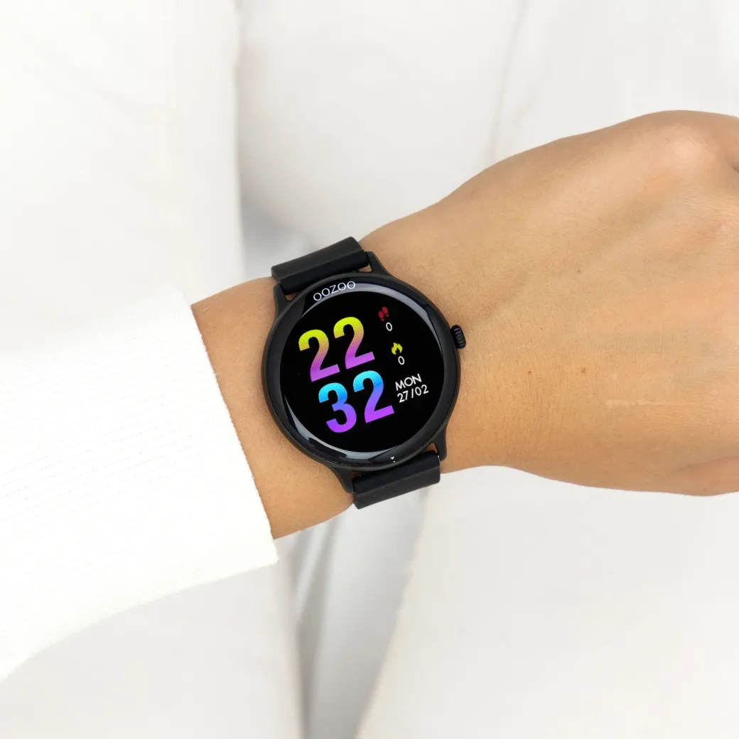 Zwarte OOZOO smartwatch met zwarte rubber band - Q00134